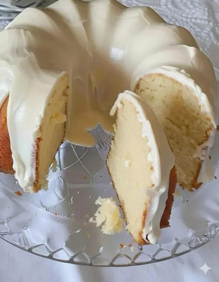Rich Southern Cream Cheese Pound Cake