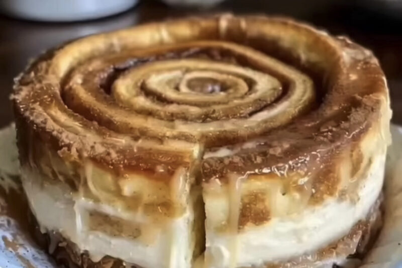 Cinnamon Roll Honeybun Cheesecake