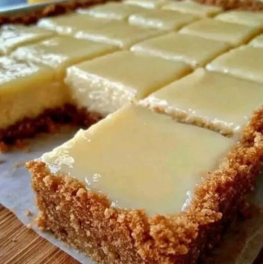 Creamy Lemon Squares: A Tangy & Buttery Delight