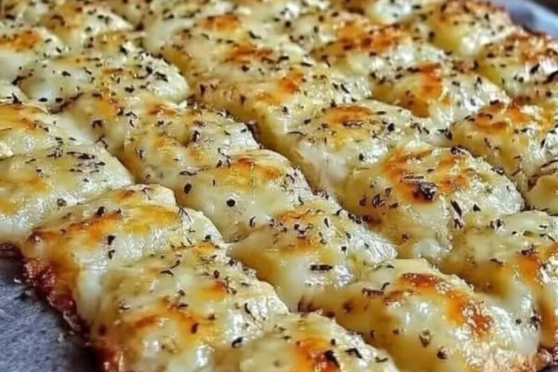 Cheesy Garlic Bread Crisps – Crunchy, Gooey & Irresistibly Cheesy