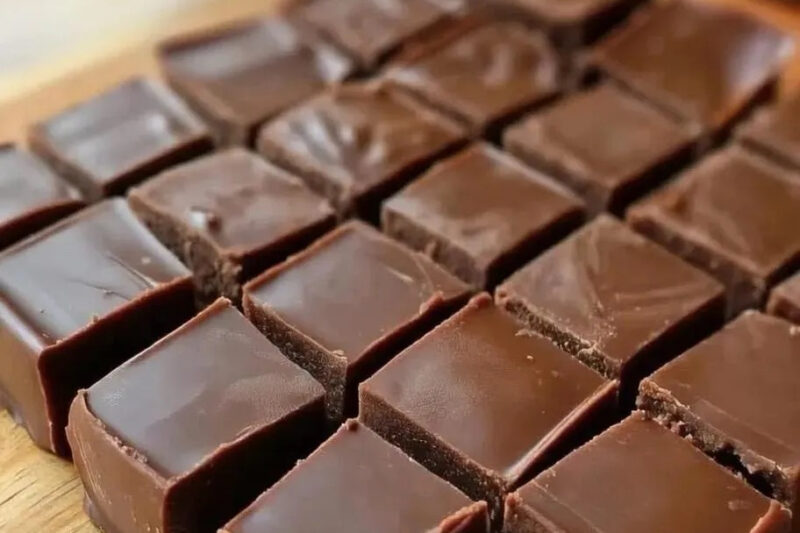 3 Minute Fudge – Easy No-Fail Chocolate Dessert